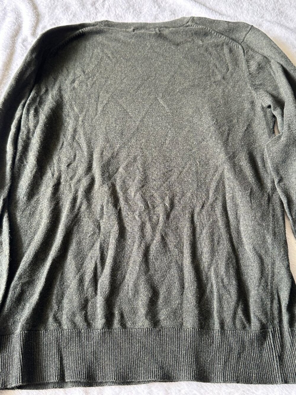 4 Women's Sweater Bundle - Picture 10 of 13